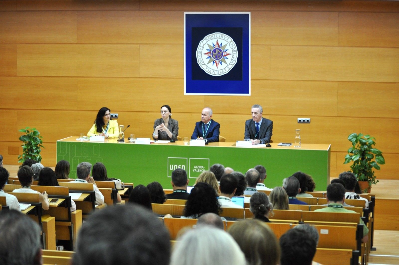 La ministra Diana Morant durant la seua intervenció a la reunió anual de directors de centres de la UNED celebrada a València. La ministra Diana Morant durant la seua intervenció a la reunió anual de directors de centres de la UNED celebrada a València.
