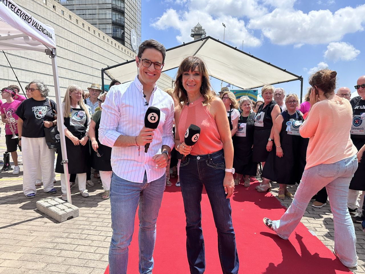 Juanma Melero i Clara Castelló presenten el magazín matinal 'Connexió Comunitat Valenciana' en À Punt