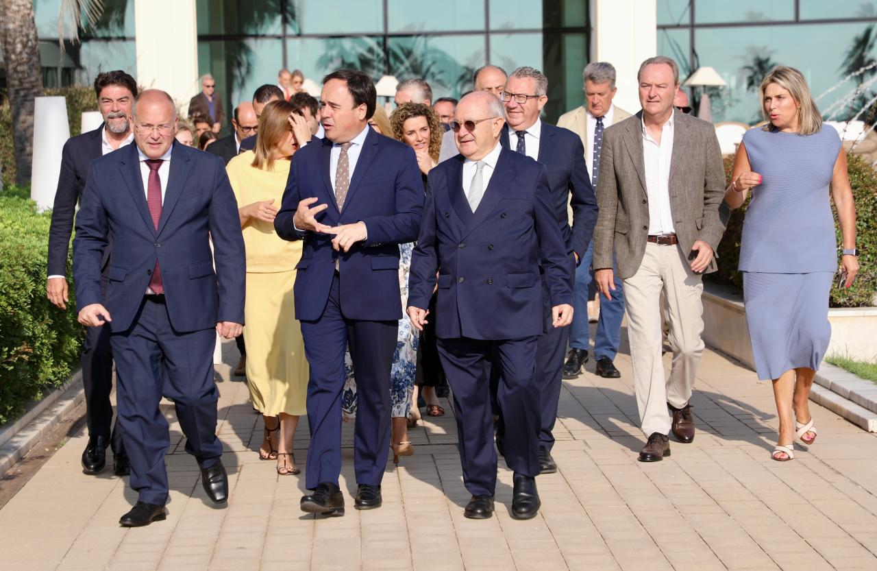 Visita de Pérez Llorca Visita de Pérez Llorca