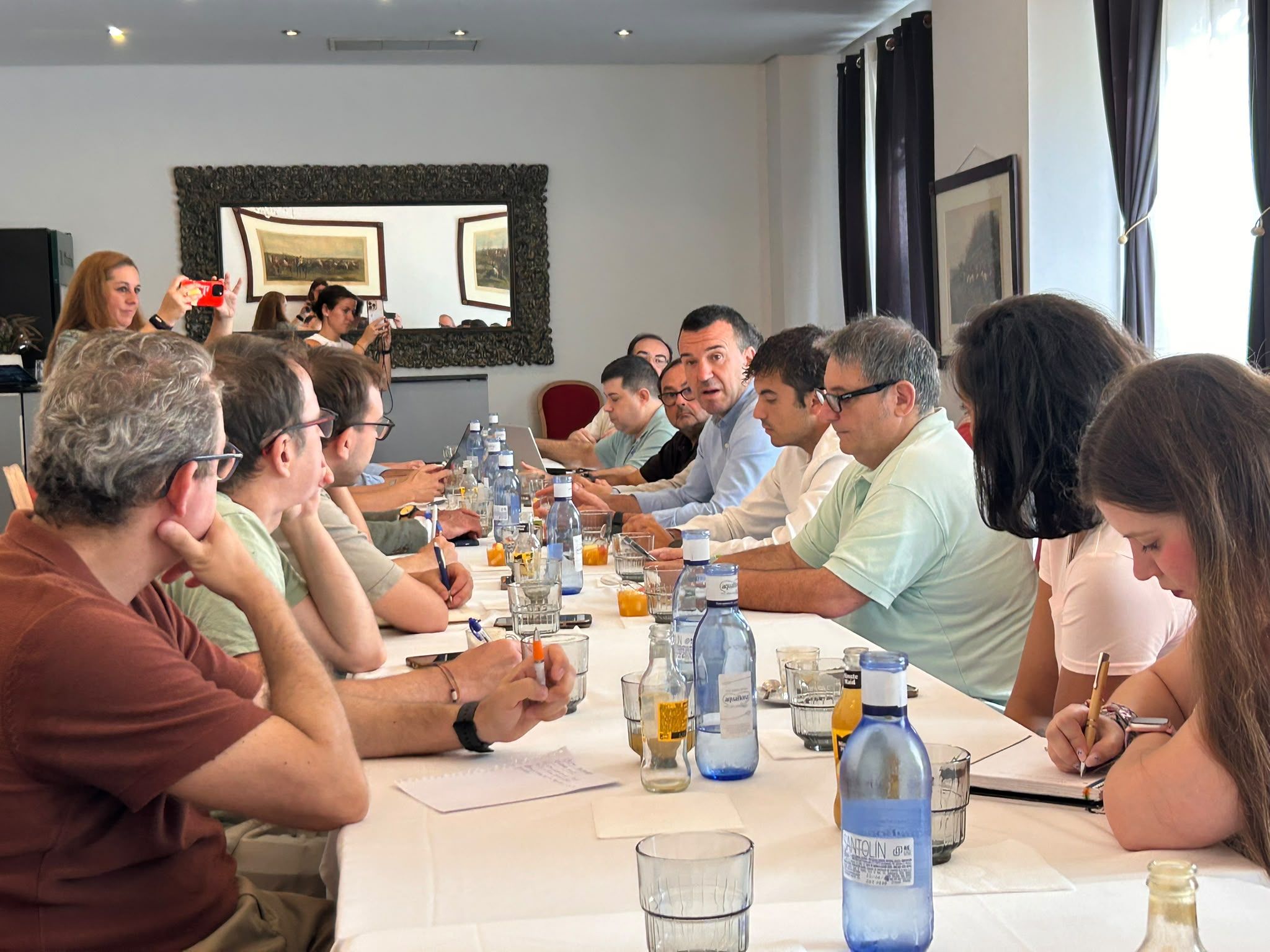 Desdejuni informatiu amb Vicent Mompó, President de la Diputació de València