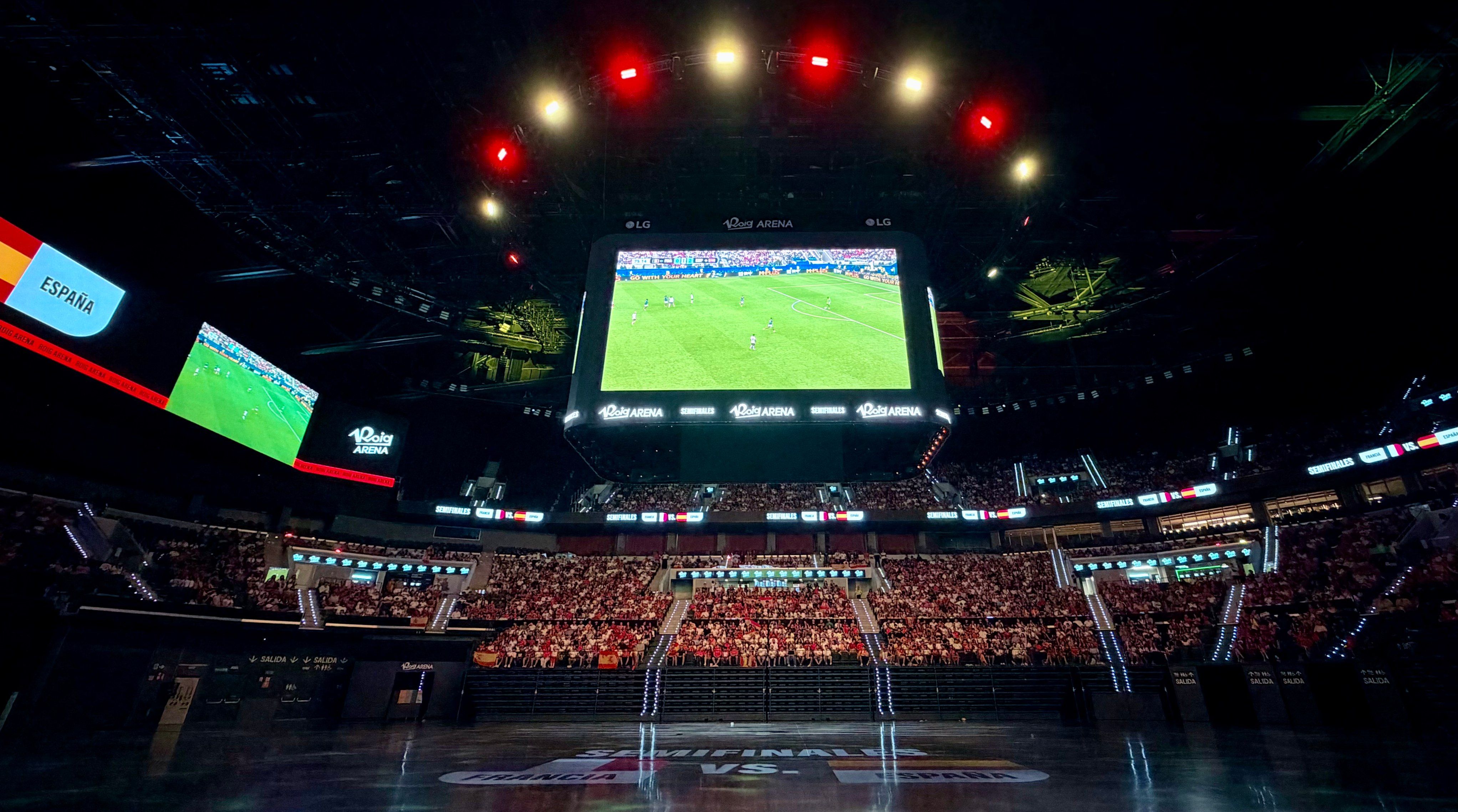 Pantalla gigante del Roig Arena Pantalla gigante del Roig Arena