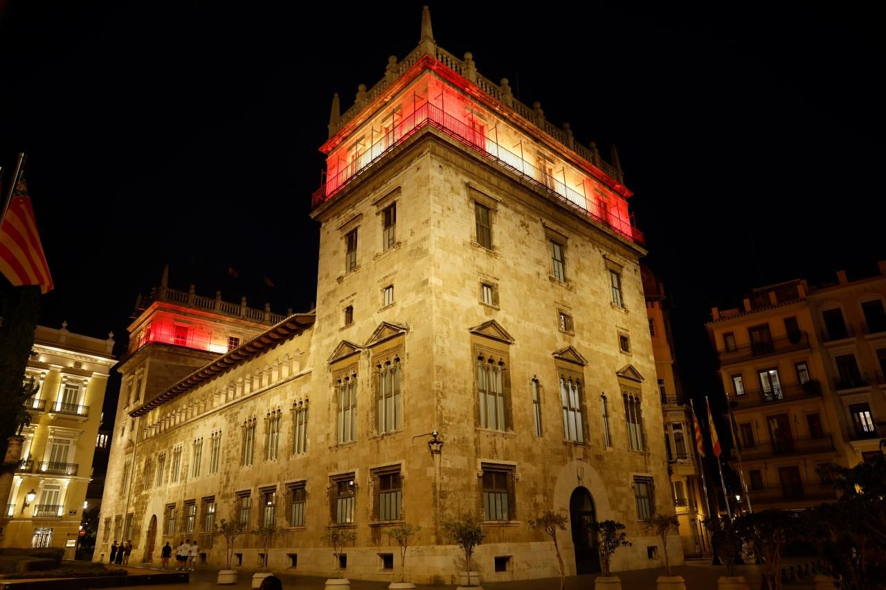 El Palau de la Generalitat iluminado por el Mundial El Palau de la Generalitat iluminado por el Mundial