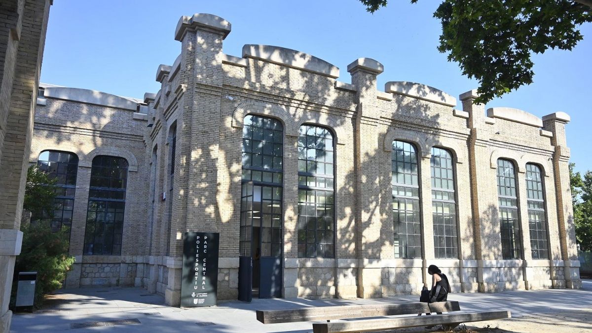 Fachada del nuevo polideportivo del Parc Central Fachada del nuevo polideportivo del Parc Central