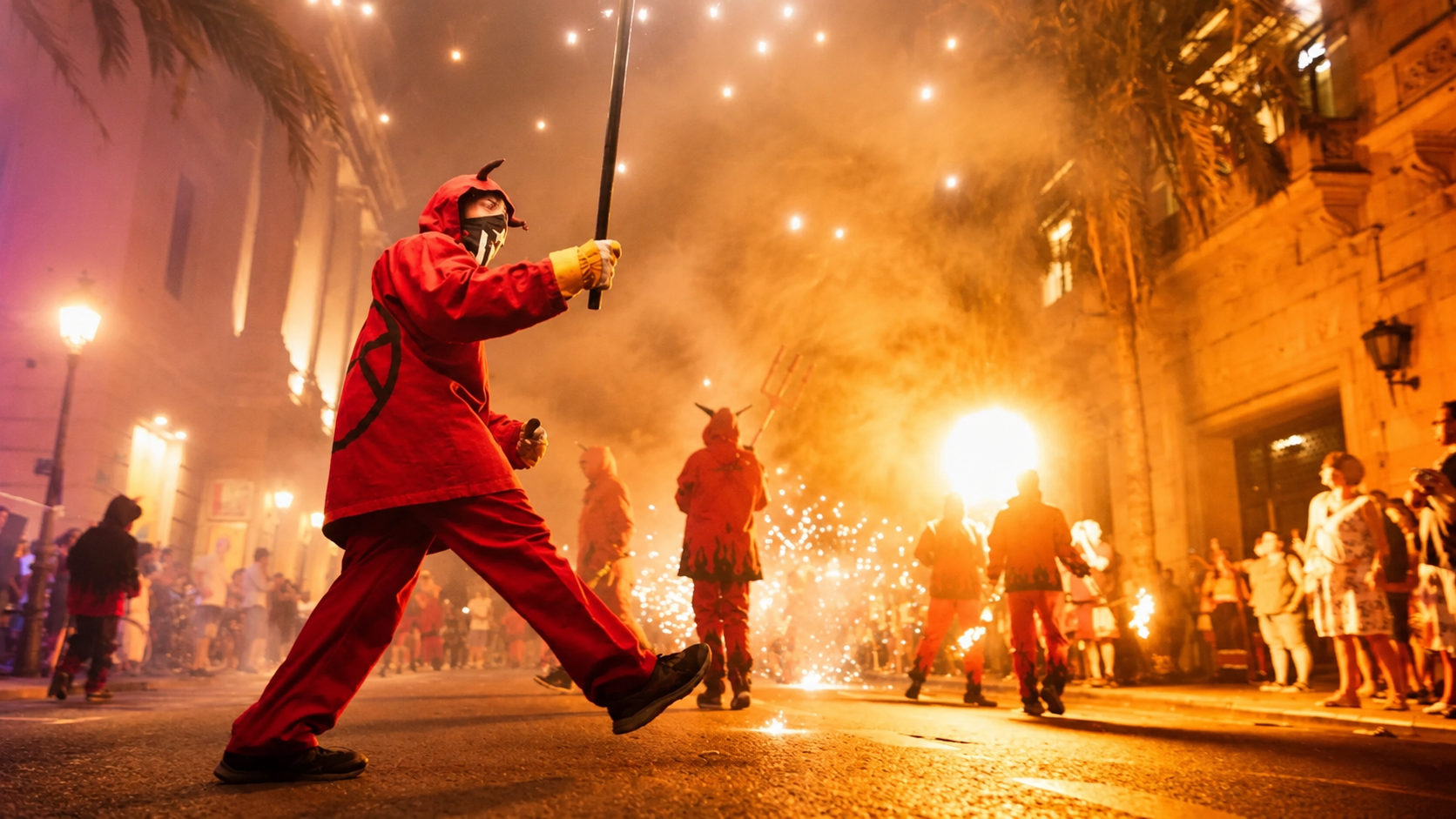 Correfoc en la Gran Fira de València Correfoc en la Gran Fira de València