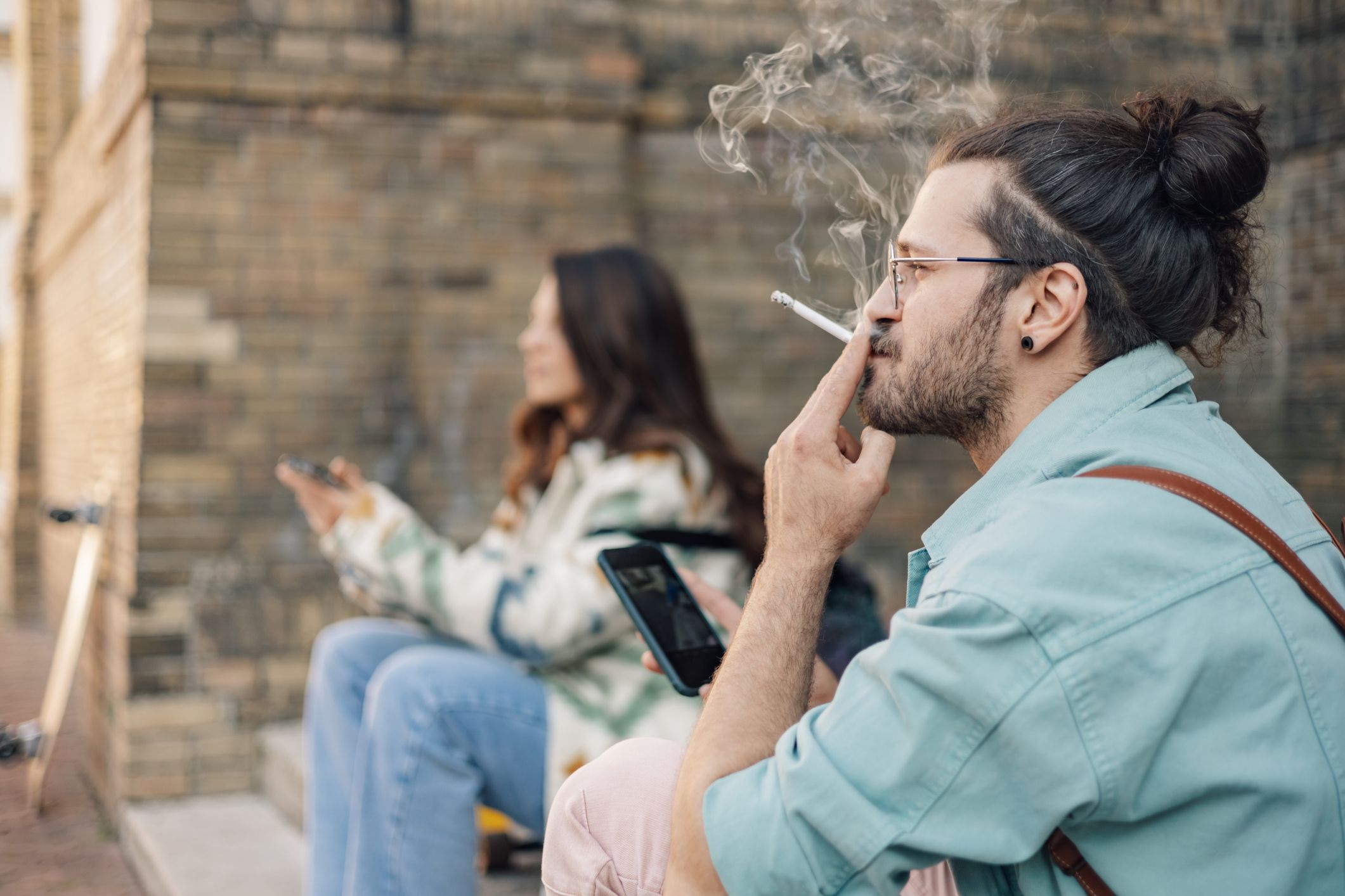 Un chico fumando - GettyImages Un chico fumando - GettyImages