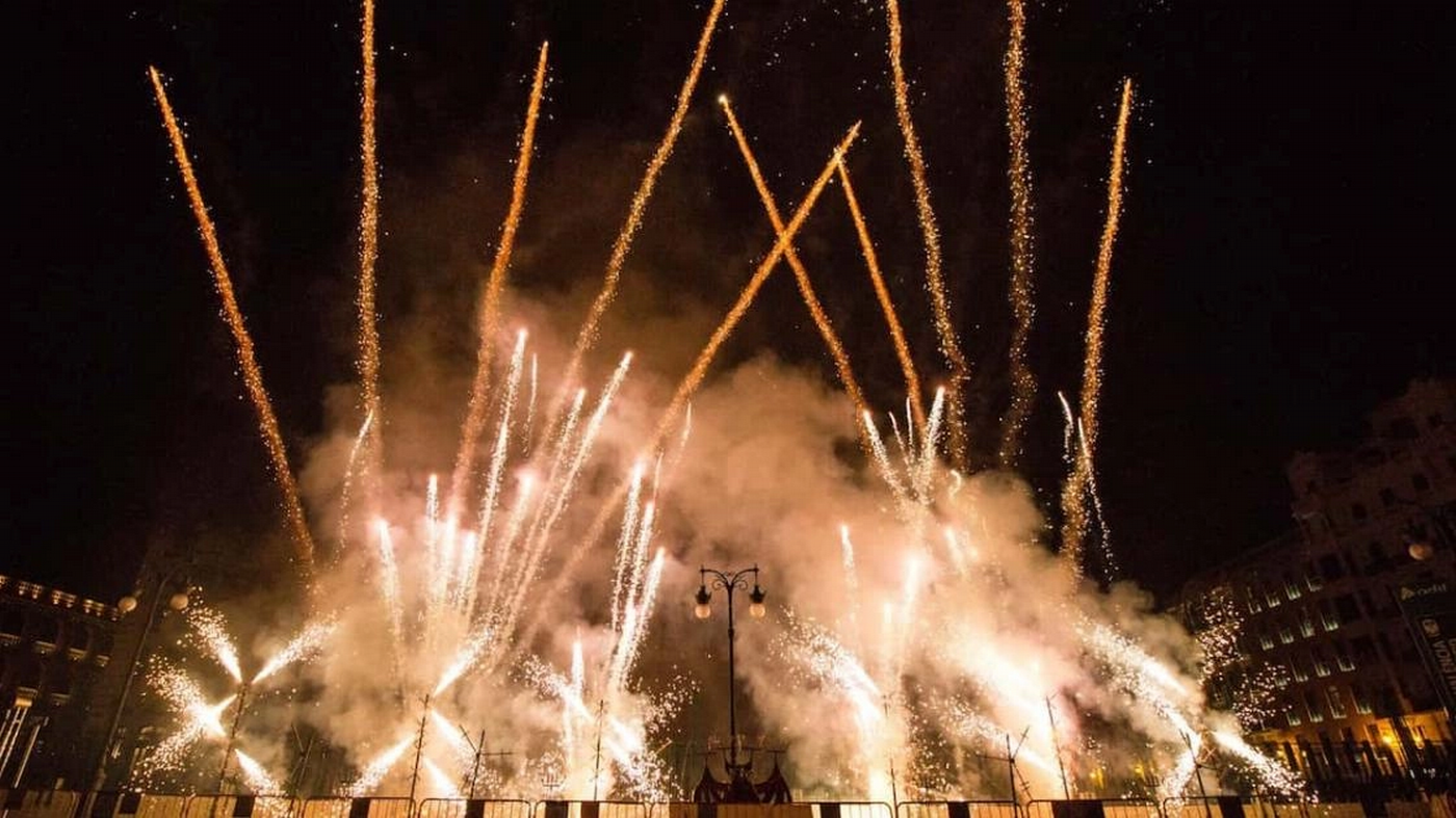 Espectacle pirotènic en València Espectacle pirotènic en València