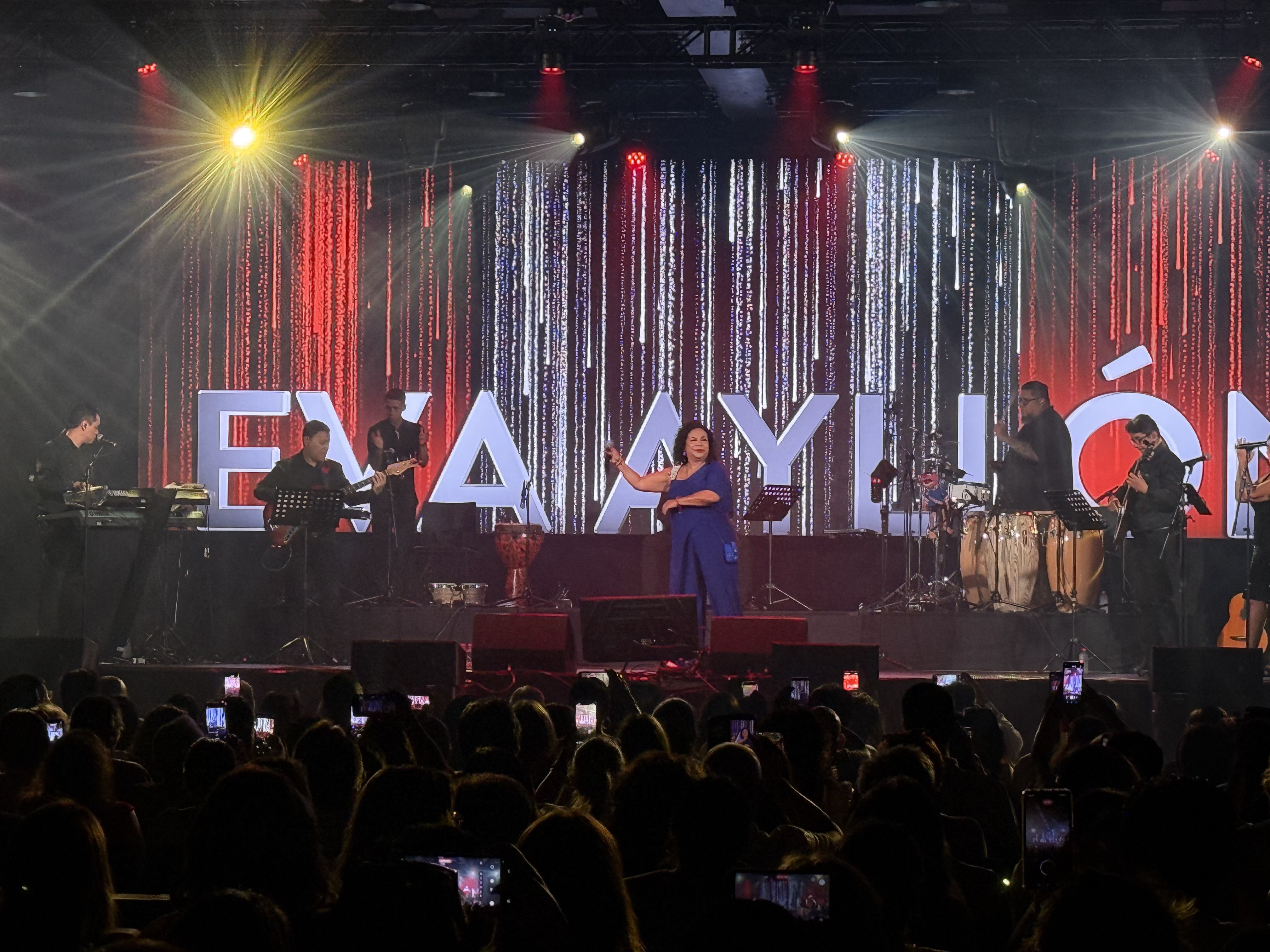La artista peruana Eva Ayllón en su concierto en Roig Arena La artista peruana Eva Ayllón en su concierto en Roig Arena