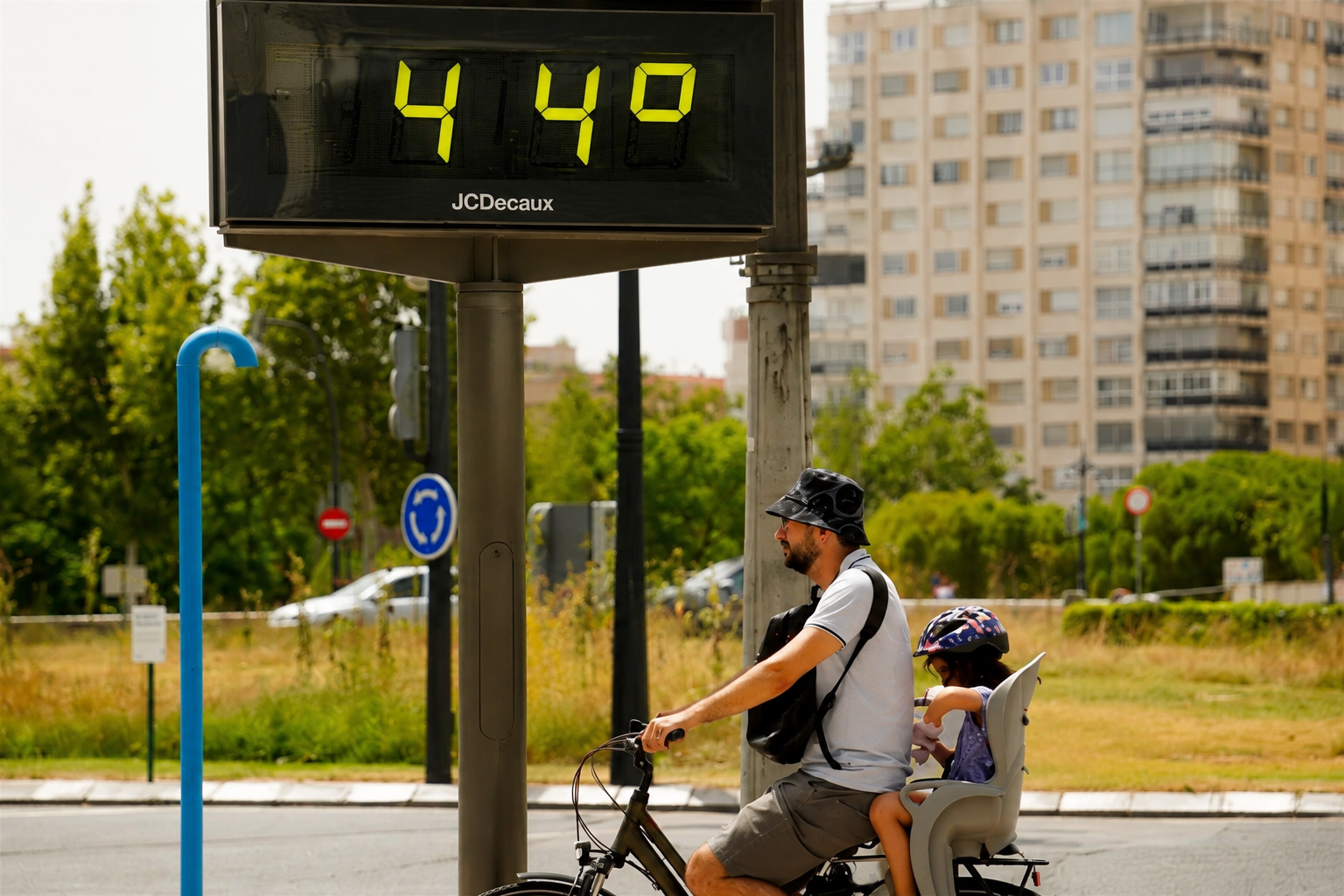 Un termòmetre amb 44 graus en València Un termòmetre amb 44 graus en València