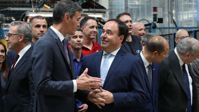 El presidente del Gobierno Pedro Sánchez y el president de la Generalitat Juanfran Pérez Llorca en Ford Almussafes El president del Govern Pedro Sánchez i el president de la Generalitat Juanfran Pérez Llorca en Ford Almussafes