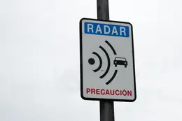 Señalización que indica la existencia de un radar Señalización que indica la existencia de un radar