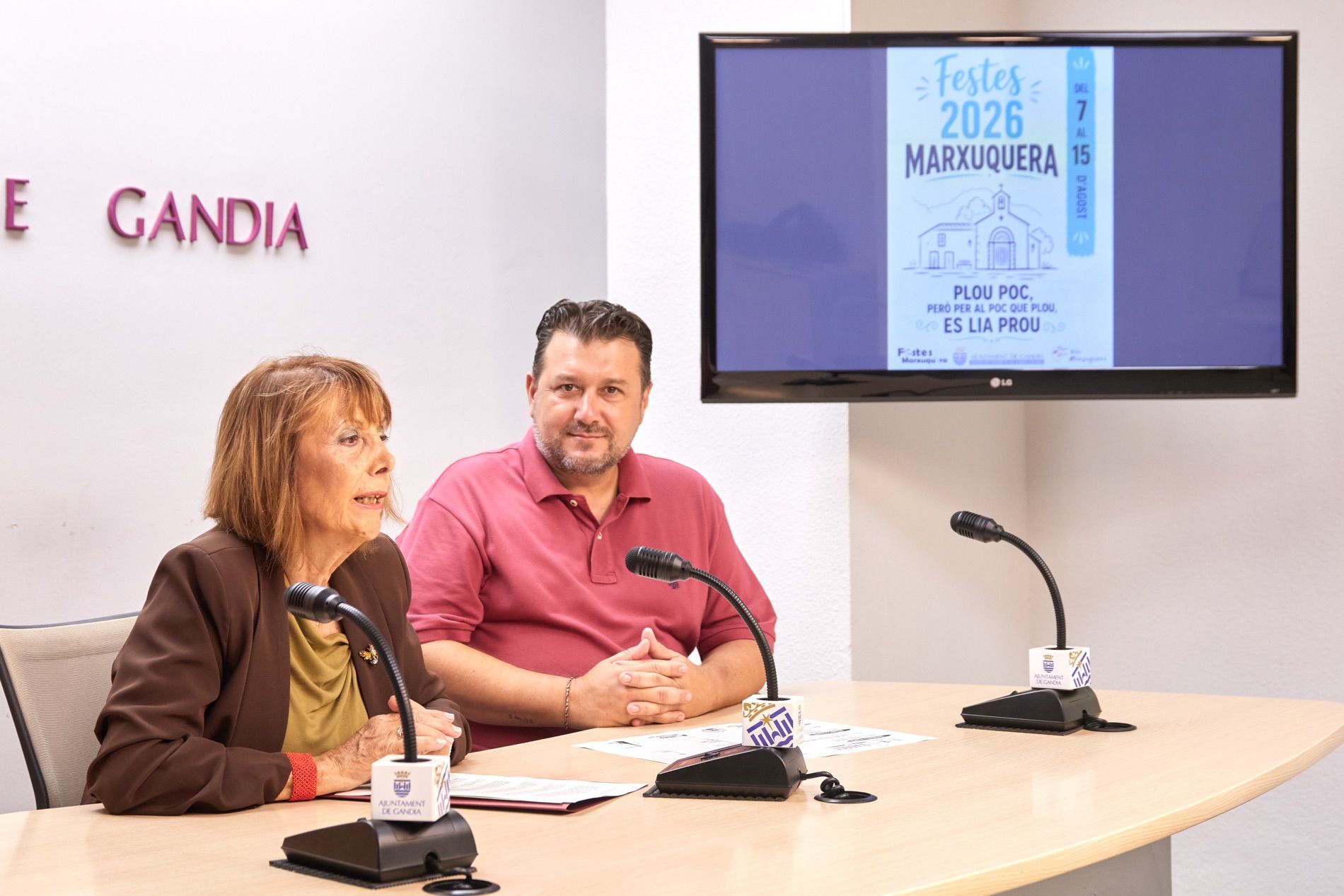 La presidenta de la Junta de Districte, Liduvina Gil, y el técnico municipal Joanjo Reig La presidenta de la Junta de Districte, Liduvina Gil, y el técnico municipal Joanjo Reig