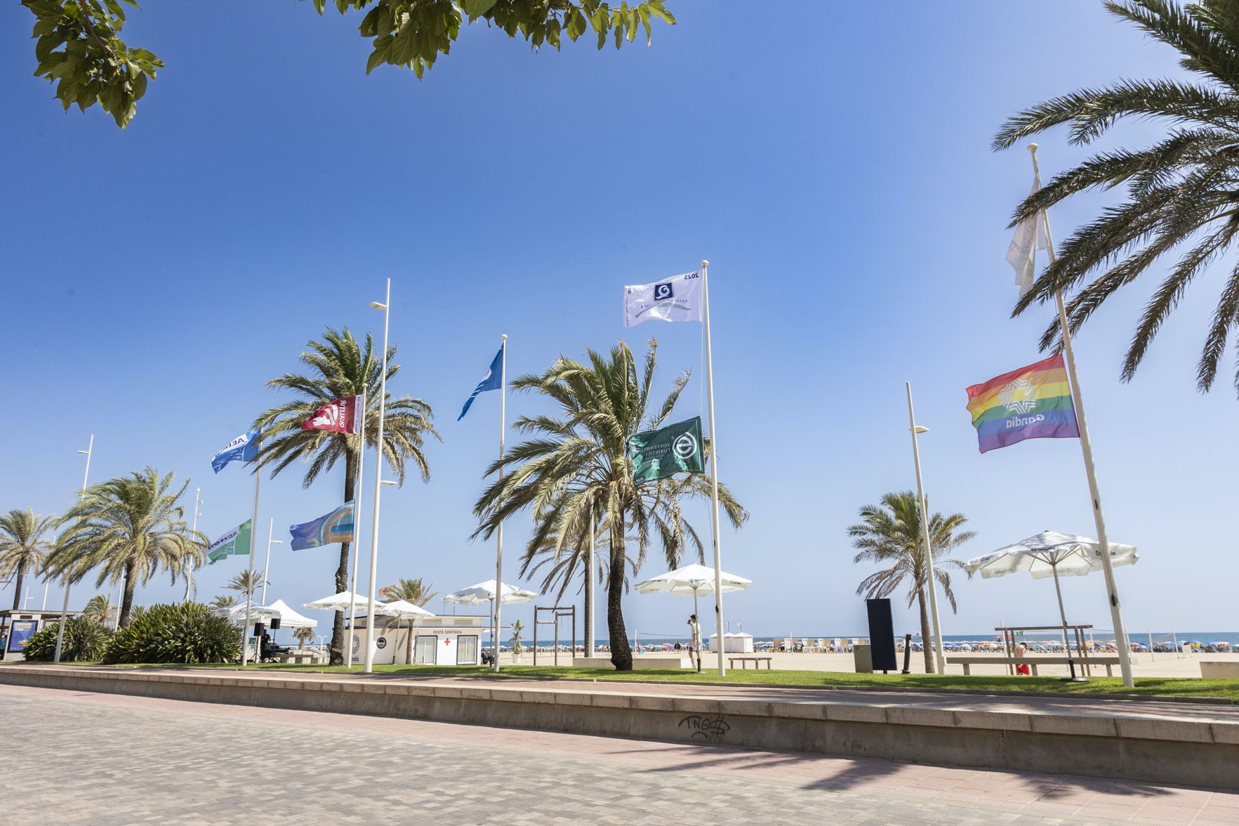 Una playa de Gandia con bandera azul Una playa de Gandia con bandera azul