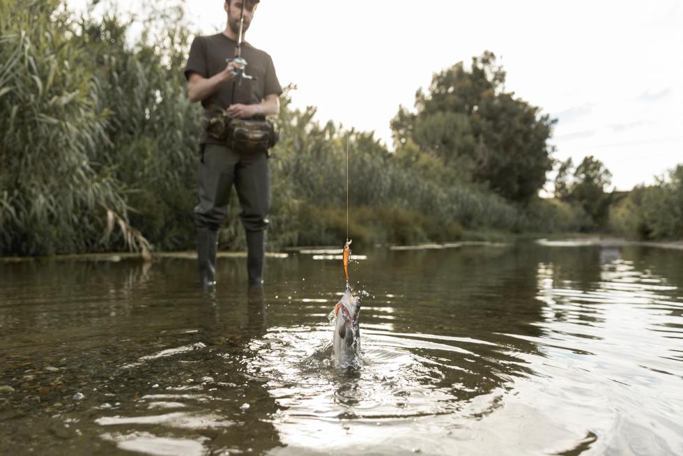 image?url=https%3A%2F%2Fcomunica.gva.es%2Fo%2Fadaptive media%2Fimage%2F413617493%2Fm%2Fman fishing river