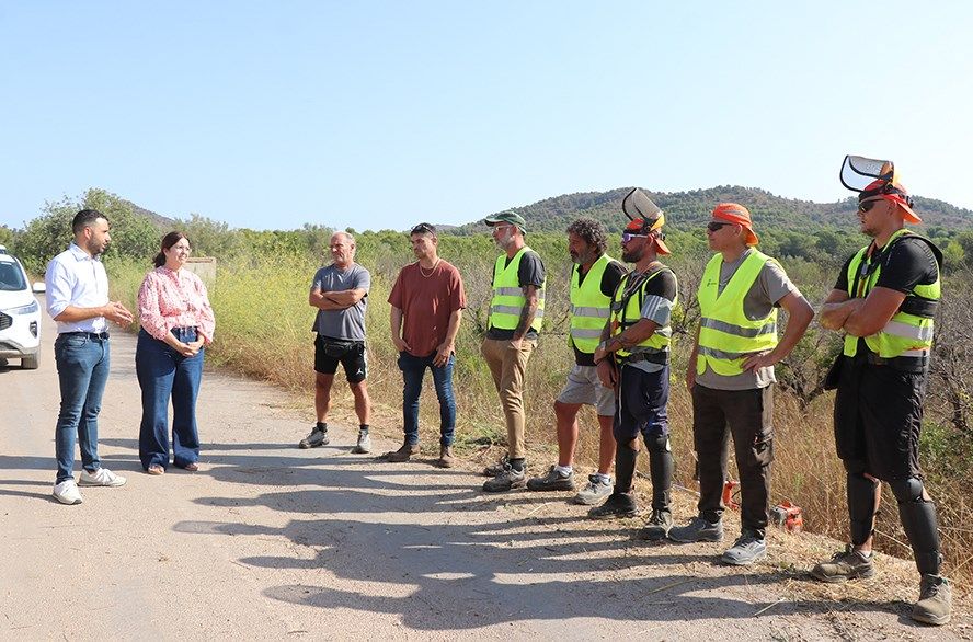 Trabajadores contra incendios forestales en Sagunto Trabajadores contra incendios forestales en Sagunto