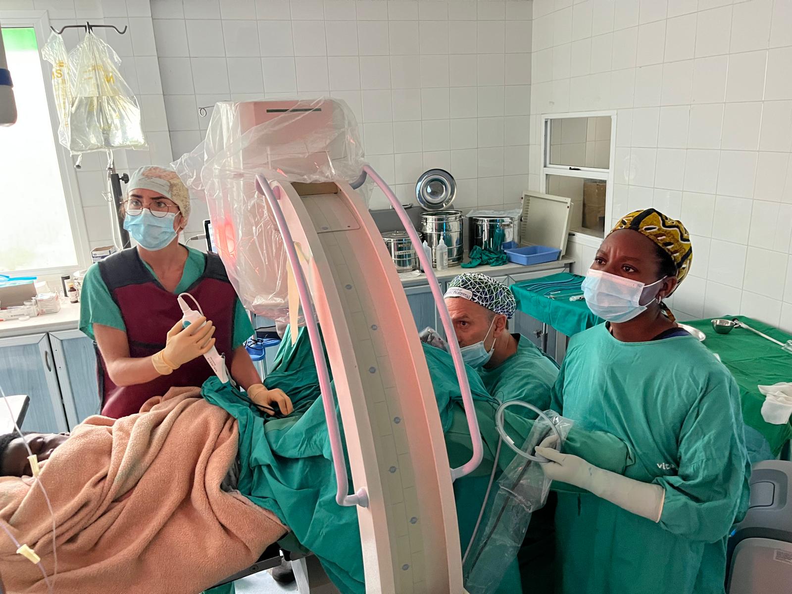 Vithas y Surg for All porten atenció urològica especialitzada a decenes de pacients sense recursos