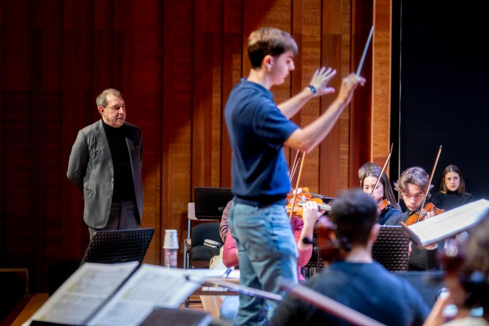 Un director de orquesta Un director de orquesta