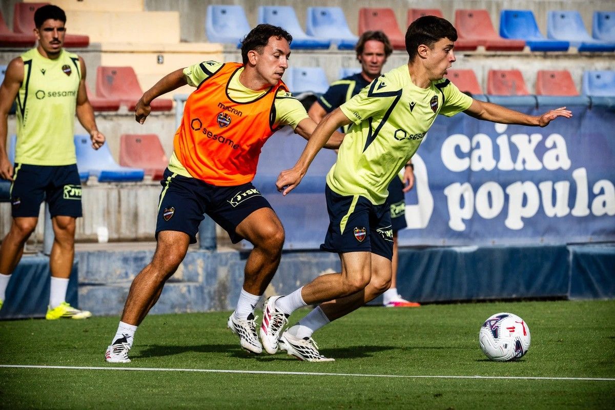 Marc Santos, jugador de la Cantera Granota debuta esta temporada (Foto Levante UD) Marc Santos, jugador de la Cantera Granota debuta esta temporada (Foto Levante UD)