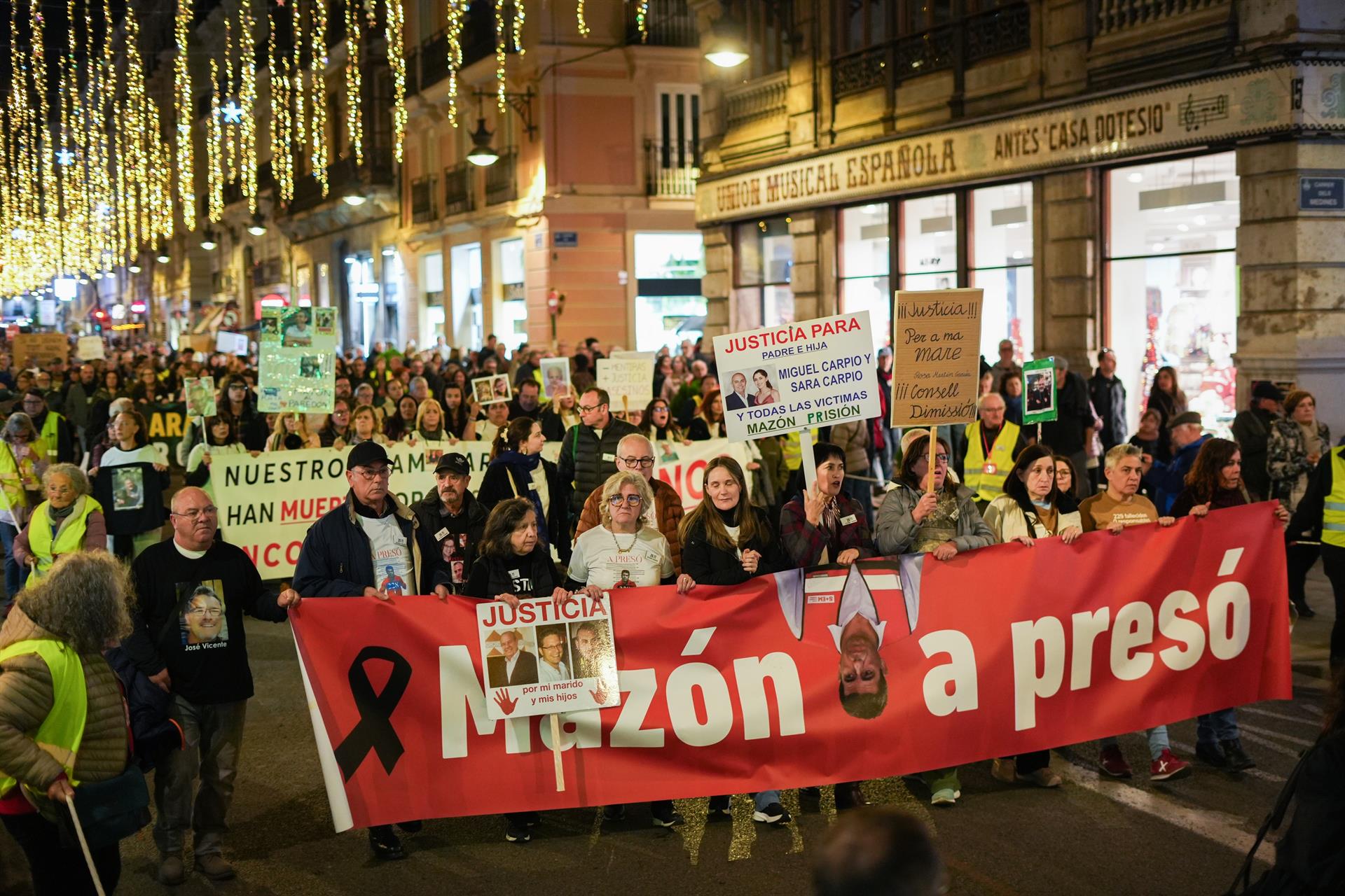 Manifestación convocada bajo el lema 'Mazón a presò' - Jorge Gil - Europa Press