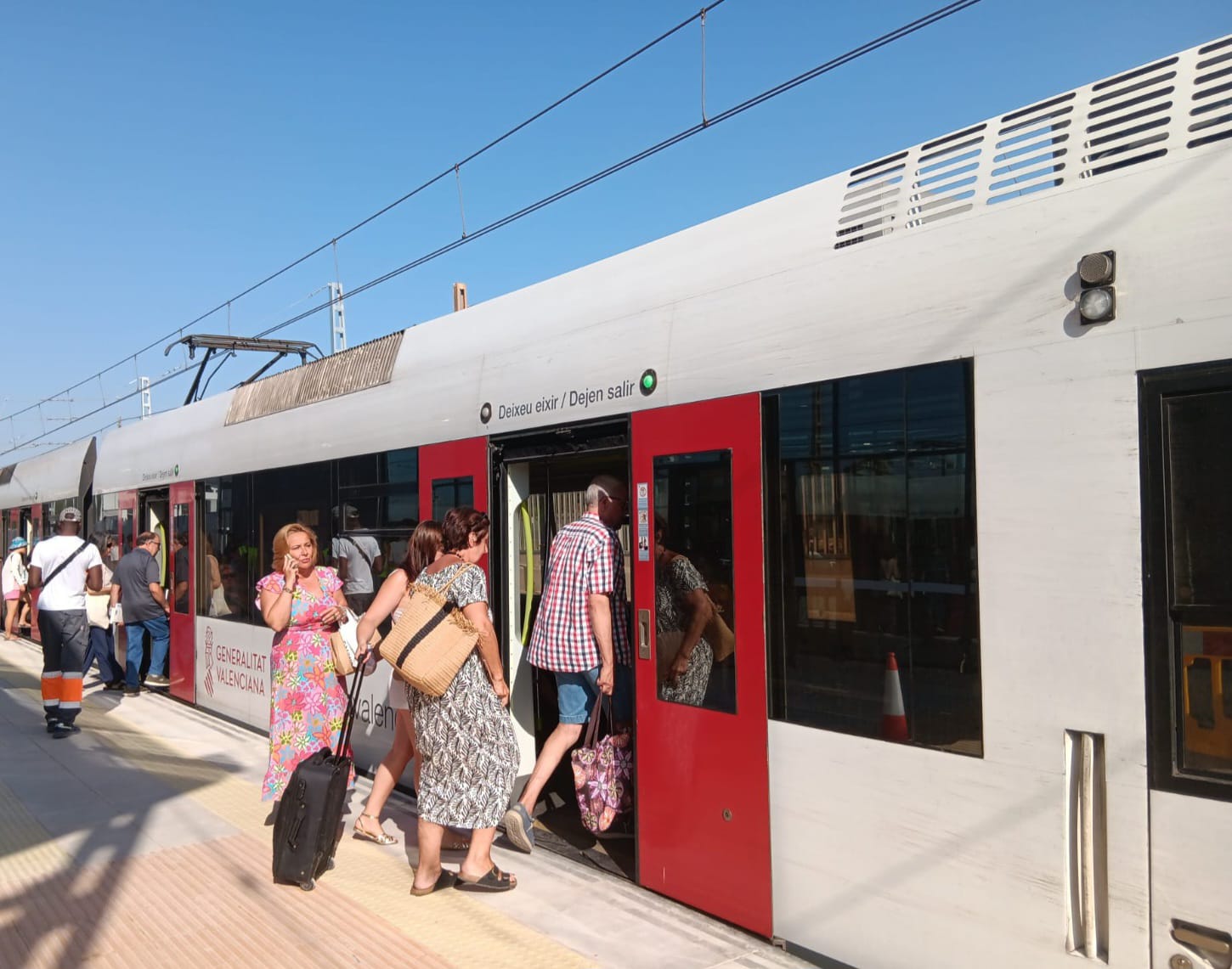 Usuaris de Metrovalencia durant l'estiu Usuaris de Metrovalencia durant l'estiu