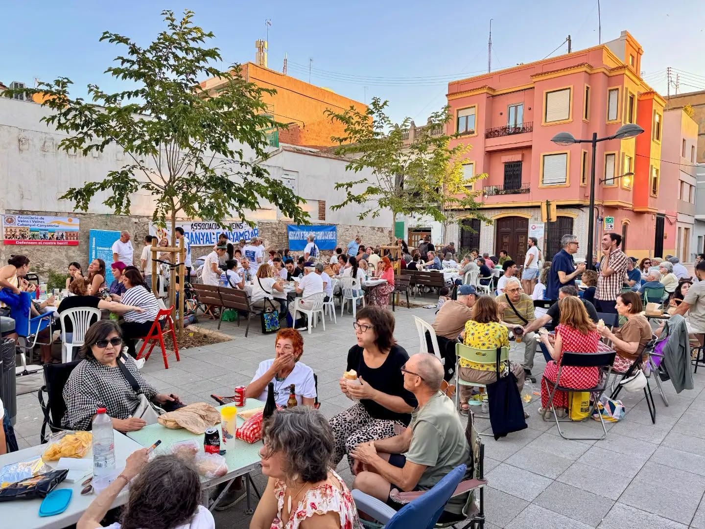 'Sopar a la fresca' en Valencia - Facebook Associació de Veïns i Veïnes Cabanyal-Canyamelar 'Sopar a la fresca' en Valencia - Facebook Associació de Veïns i Veïnes Cabanyal-Canyamelar