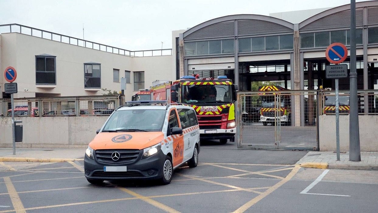 Un vehículo saliendo del Consorcio Provincial de Bomberos Un vehículo saliendo del Consorcio Provincial de Bomberos