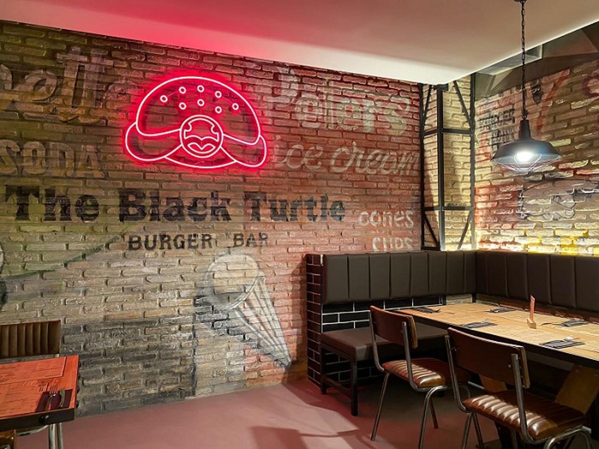Interior de la hamburguesería The Black Turtle en Valencia