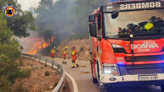 Trabajos de extinción en el incendio de Tuéjar Trabajos de extinción en el incendio de Tuéjar