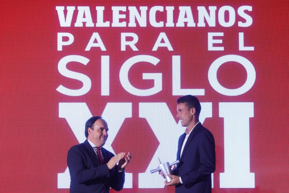 Roberto Bautista recibe el Premio Valencianos para el siglo XXI Roberto Bautista recibe el Premio Valencianos para el siglo XXI