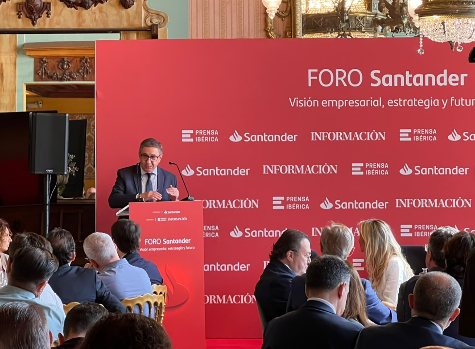 El conseller Rovira en el Foro Santander El conseller Rovira en el Foro Santander