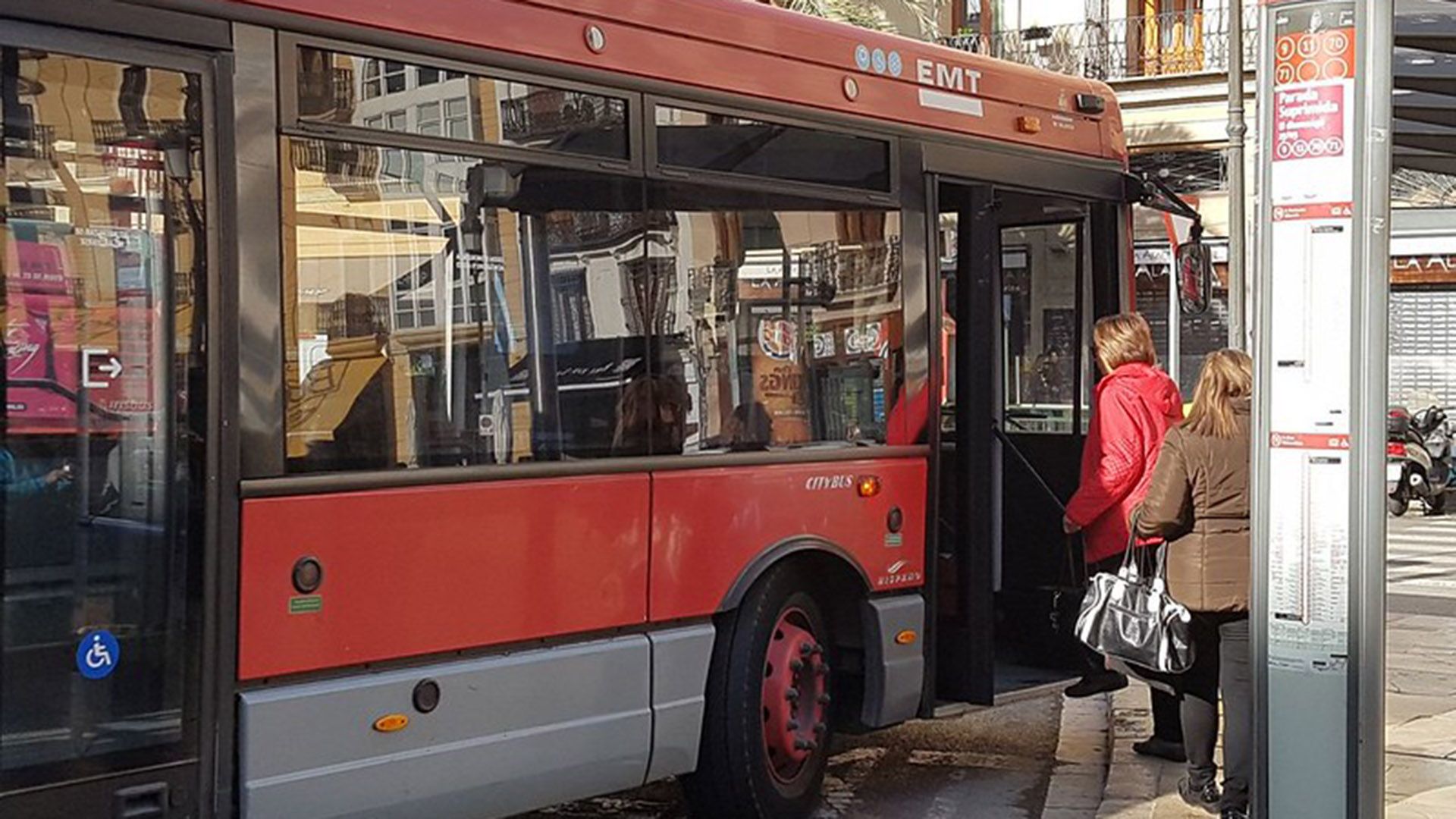 Un autobús de EMT Valencia Un autobús de EMT Valencia