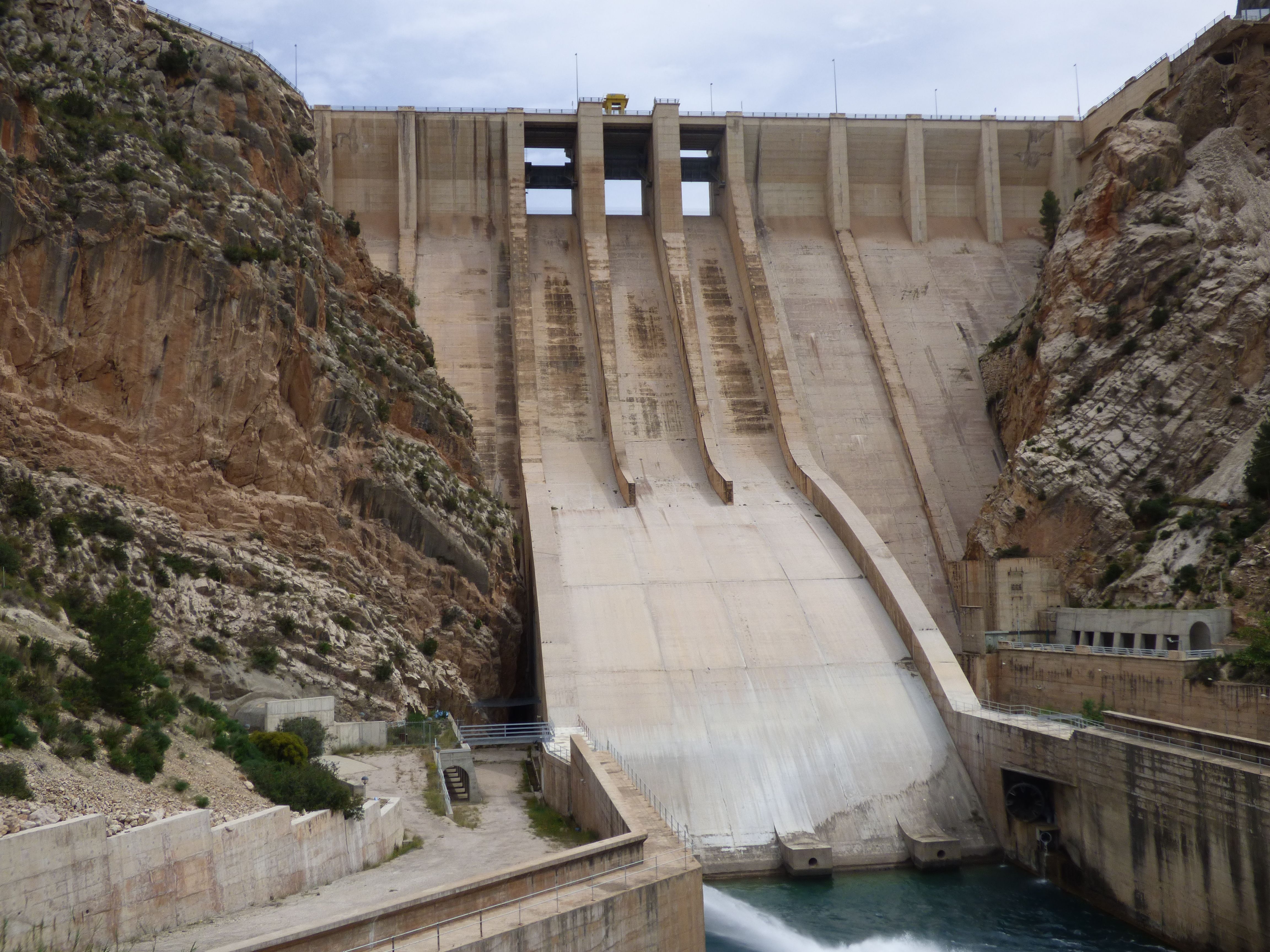 Presa Contreras / Foto: Por Daniel.cmiquel - Trabajo propio, CC BY-SA 4.0, https://commons.wikimedia.org/w/index.php?curid=42950523