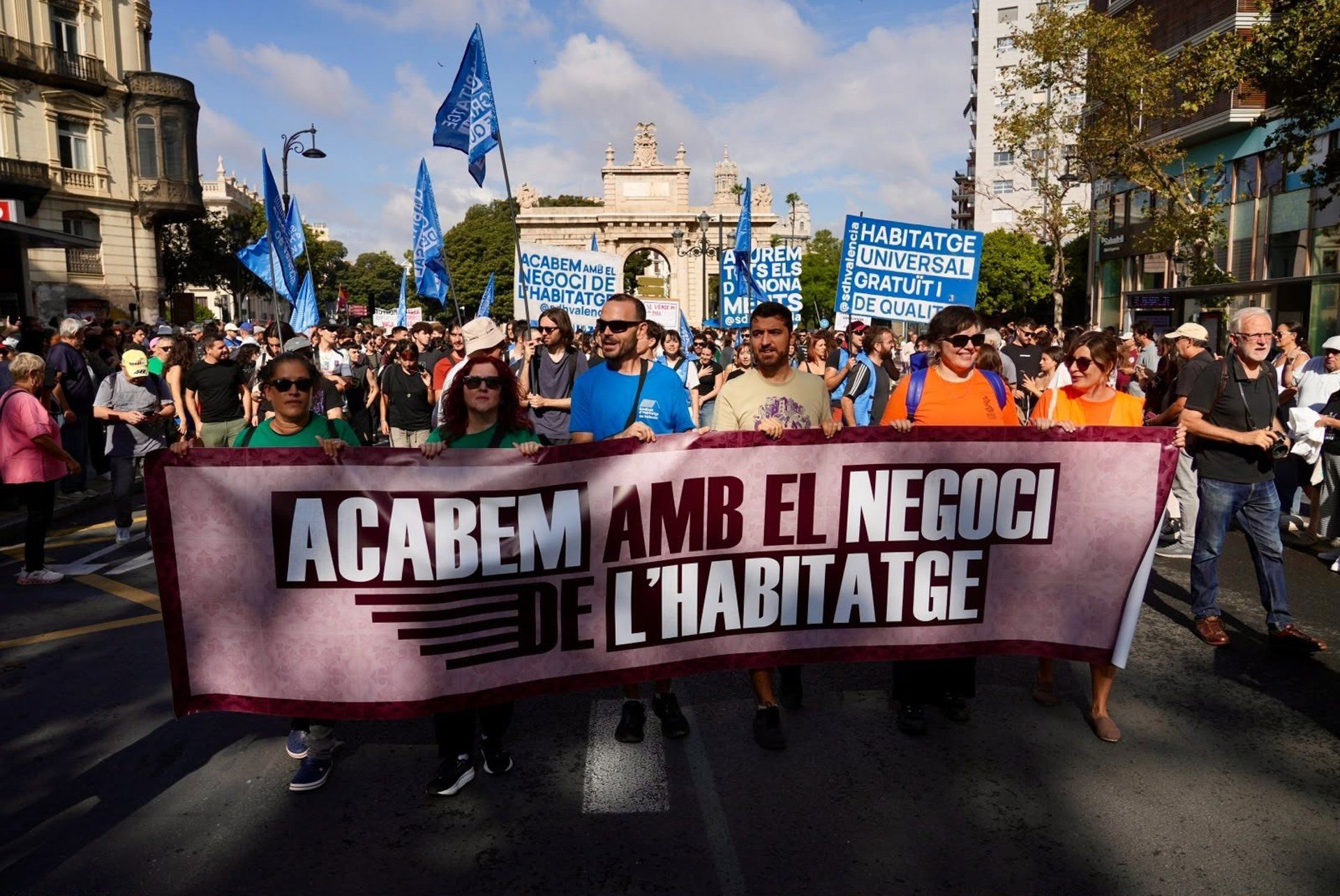 Manifestación por el derecho a la vivienda en València (Foto: Edu Manzana - Europa Press)