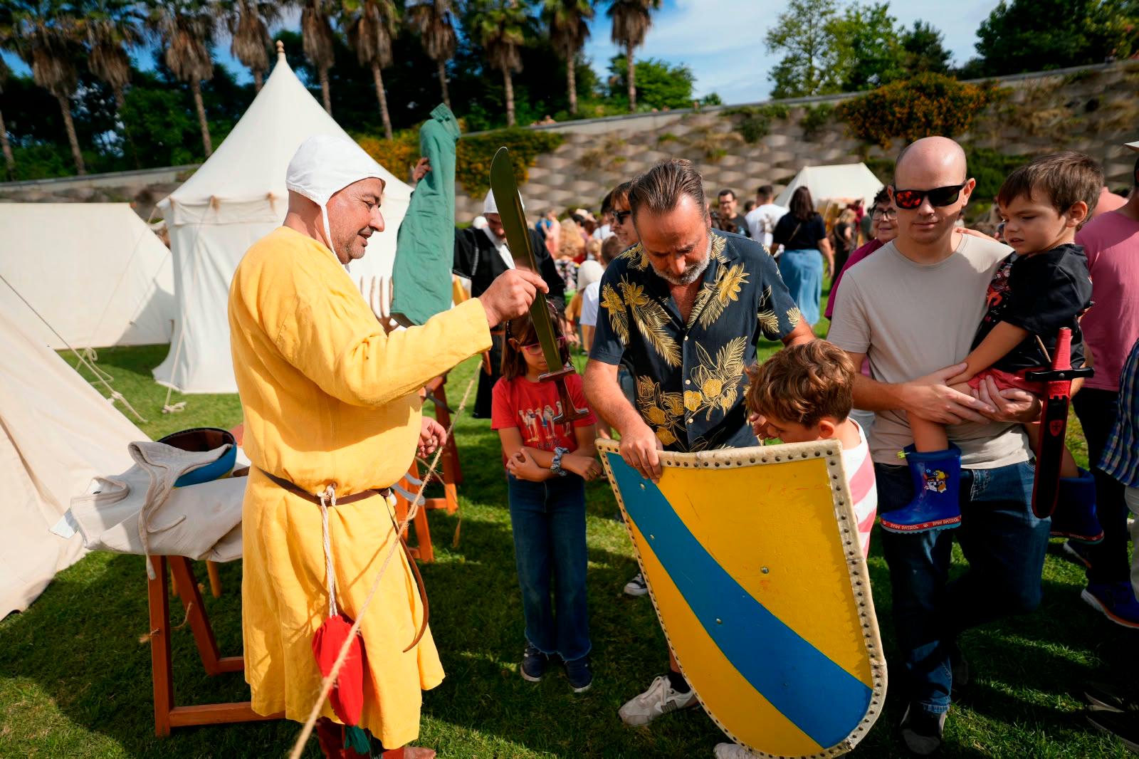 Escudos y espadas en el Campamento de Jaume I en València