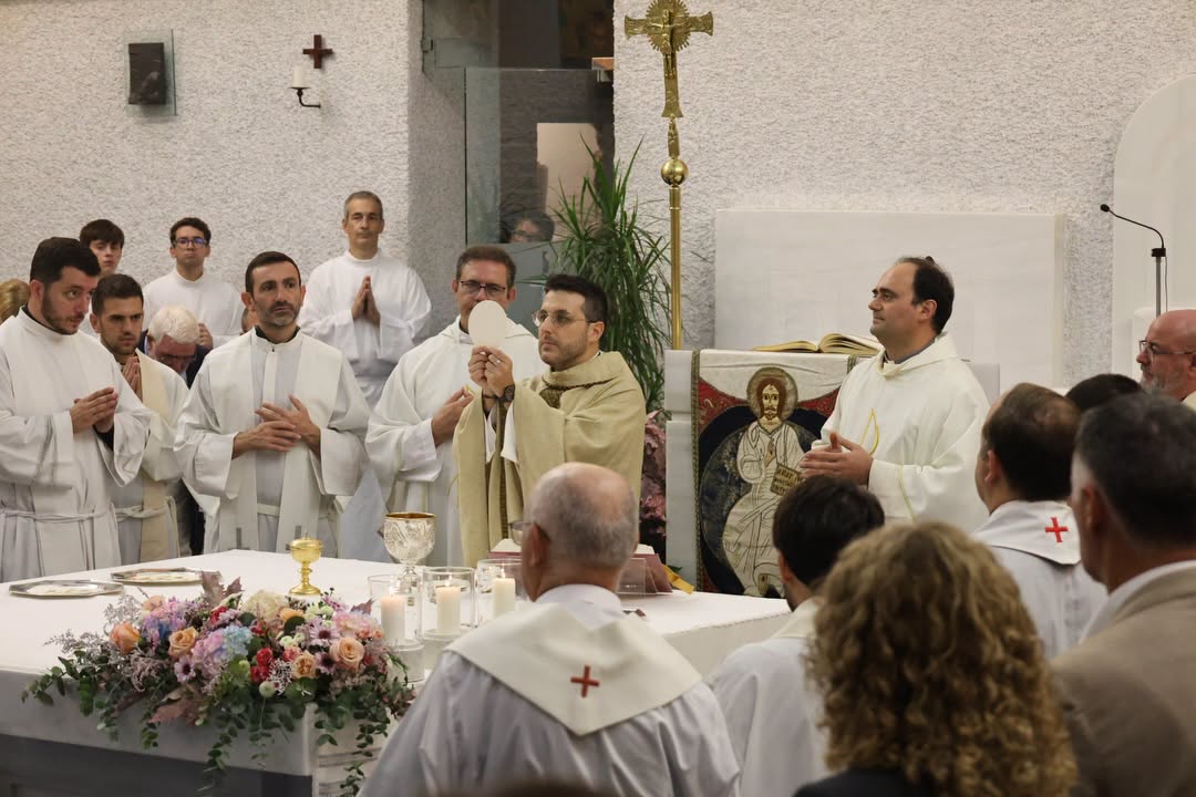 Nuevo párroco, D. Fernando Fayos, de la Parroquia de la Sagrada Familia de Torrent Nuevo párroco, D. Fernando Fayos, de la Parroquia de la Sagrada Familia de Torrent