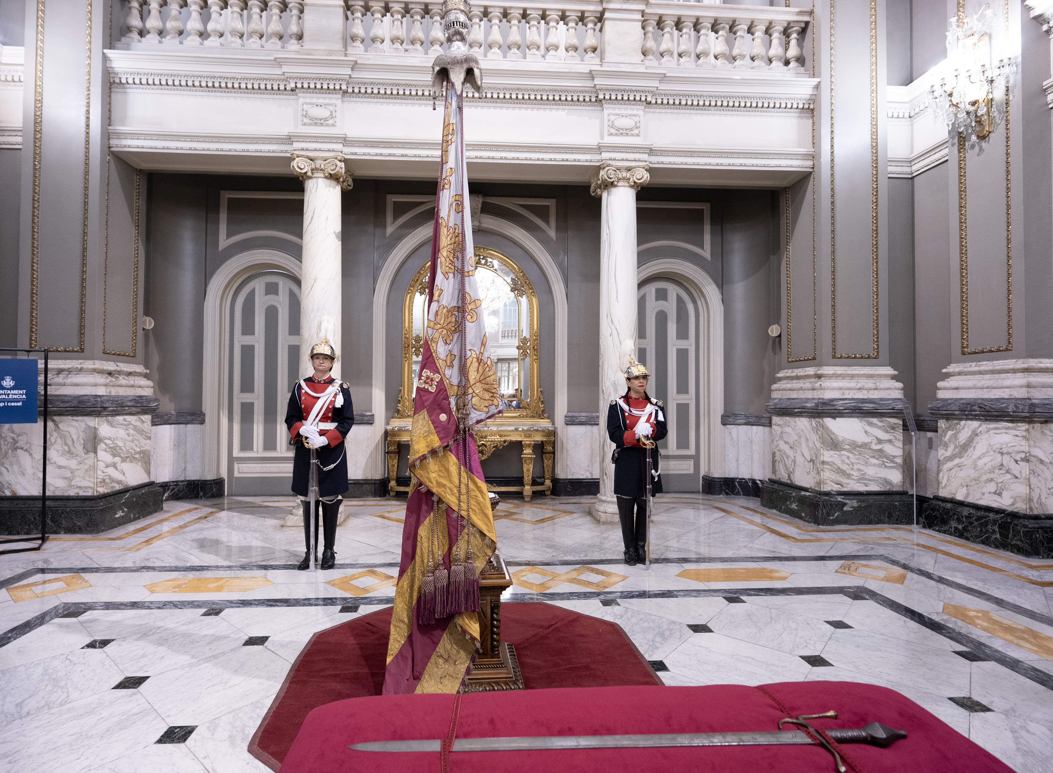 Exhibición Senyera y espada Jaume I Exhibición Senyera y espada Jaume I