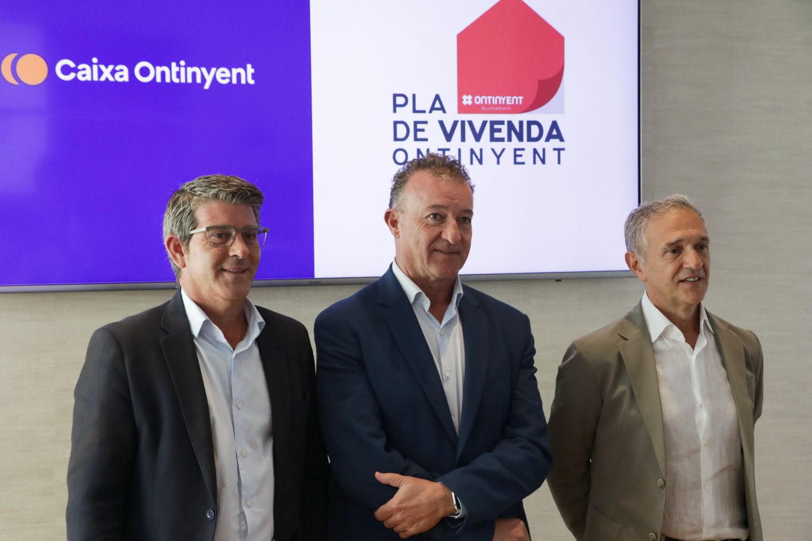 Roda a Caixa Ontinyent. Roda a Caixa Ontinyent.