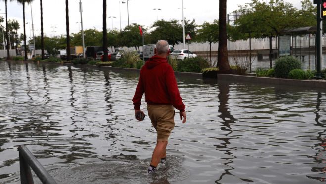 Calle inundada en la Comunitat Valenciana por las lluvias Calle inundada en la Comunitat Valenciana por las lluvias