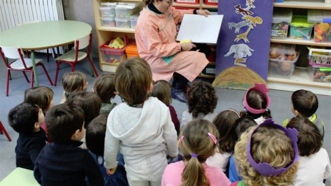 Un grup d'alumnes, en una aula infantil